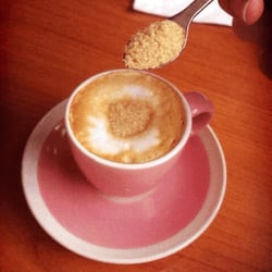 El Candil - El Candil donde te tratan con cariño y puedes encontrar un buen libro mientras te tomas un café, jugo, té, cerveza, vinos...