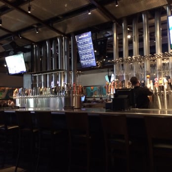 Yard House - Lunch with Javi! - New American Near Me - Boca Raton, Florida