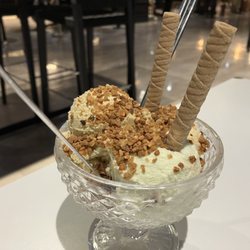 Nannarella - Fantasia sundae - choose 4 flavors, a topping and a cookie. Good for sharing.