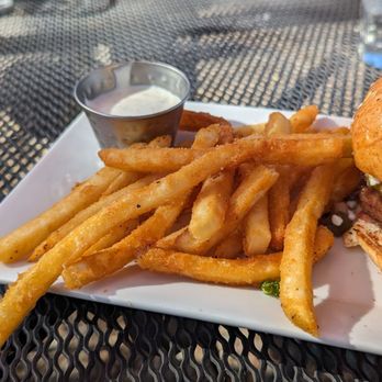 Eclectic Bar and Grill - Fries - Burgers Near Me - Silverthorne, Colorado