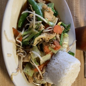 Thai Noodle Place - Chicken with stir fry veggies - Thai Near Me - Mary Esther, Florida Thai Noodle Place - Chicken with stir fry veggies - Thai Near Me - Mary Esther, Florida