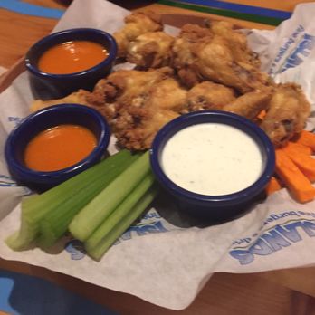 Islands Restaurant - Chicken Wings - American Near Me - Phoenix, Arizona