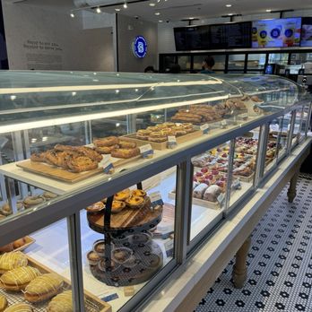 Paris Baguette - Massive selection - Bakeries Near Me - Winter Park, Florida