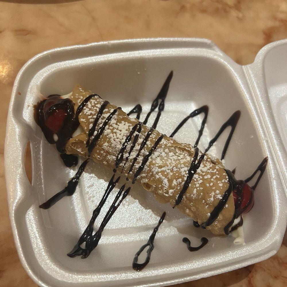 Cannoli to go Cannoli to go