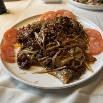 Shinbashi - Stir fry beef and wide noodles. Odd with the tomato's and very bland - Asian Fusion Near Me - Ellsworth, Maine