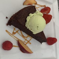 Opson - Schokokuchen mit Pistazieneis