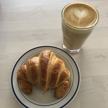 Le Café Bloom - Latte and croissant - Cafes Near Me - Montreal, Quebec Le Café Bloom - Latte and croissant - Cafes Near Me - Montreal, Quebec