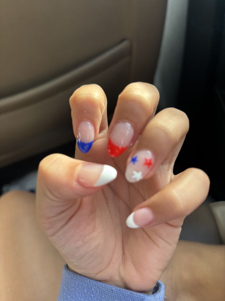 Savs Nails and More Logo