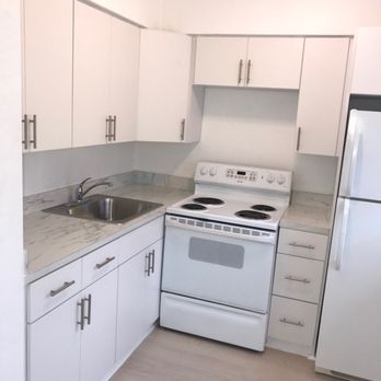Casa Nova - This was a rental apartment. We built a custom-made kitchen cabinets and countertop. - Flooring Near Me - Miami, Florida Casa Nova - This was a rental apartment. We built a custom-made kitchen cabinets and countertop. - Flooring Near Me - Miami, Florida