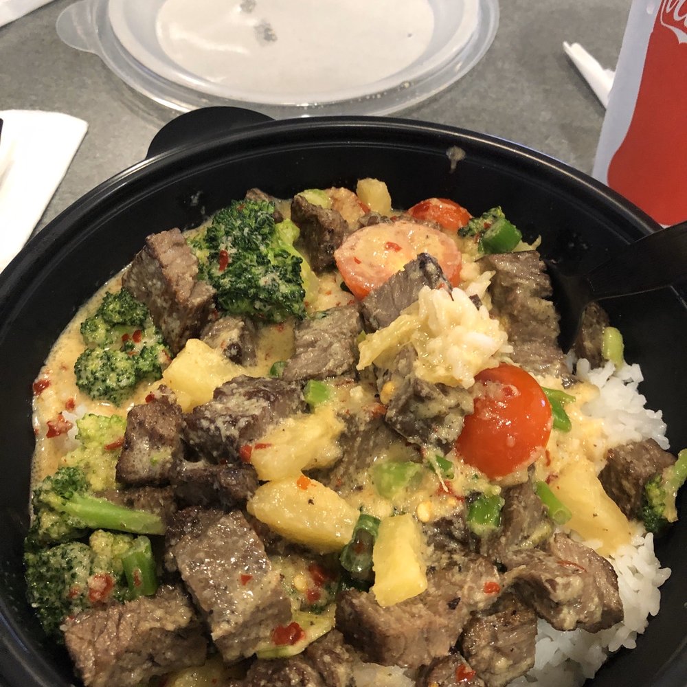 Banh Shop - Steak green curry without the red bell pepper, on white rice but they have brown. - Vietnamese Near Me Banh Shop - Steak green curry without the red bell pepper, on white rice but they have brown. - Vietnamese Near Me