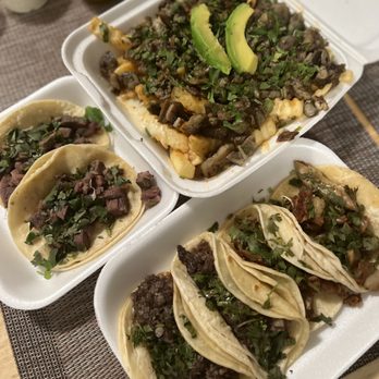 El Sazon De Las Gorditas - Tripa tacos, lengua tacos, cabeza tacos IG: @abgwhoeats - Food Trucks Near Me El Sazon De Las Gorditas - Tripa tacos, lengua tacos, cabeza tacos IG: @abgwhoeats - Food Trucks Near Me