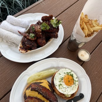 Au Cheval - Single Cheeseburger General Jane 's Honey - Fried Chicken - Bars Near Me - Chicago, Illinois