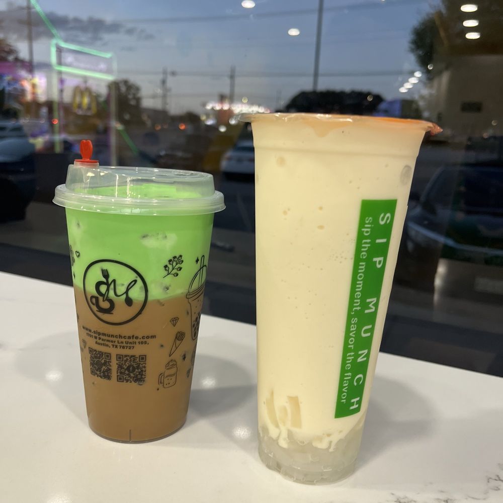 Sip Munch Cafe - Right- fresh peach smoothie with lychee jelly - Coffee & Tea Near Me - Austin, Texas