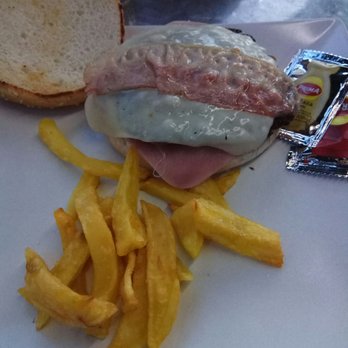 Vientos - Hamburguesa Campi (120 g), 5,5 €. Rollo casero. Normal, sin más. - Burgers Near Me - Madrid, M