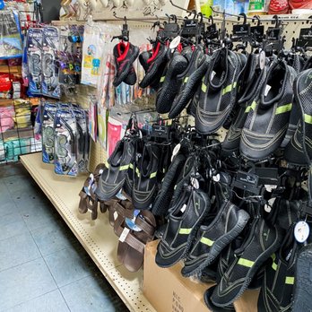 Olowalu General Store - Water/beach gear - Convenience Stores Near Me - Lahaina, Hawaii Olowalu General Store - Water/beach gear - Convenience Stores Near Me - Lahaina, Hawaii
