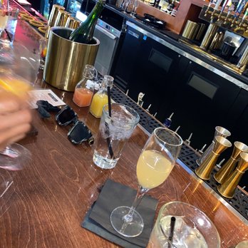 Ebb & Flow - Brunch with friends - Cocktail Bars Near Me - Plano, Texas