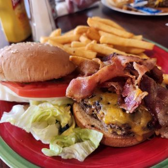 Dee's Place - Bacon Burger - Diners Near Me - Sebring, Florida