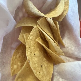 El Grullense - This is how much chips they gave for three people. They ended up bringing us more. - Mexican Near Me - Mojave, California El Grullense - This is how much chips they gave for three people. They ended up bringing us more. - Mexican Near Me - Mojave, California