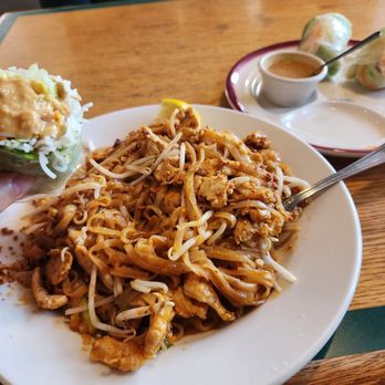Thai Ginger - Pad thai and fresh rolls - Thai Near Me - Pullman, Washington Thai Ginger - Pad thai and fresh rolls - Thai Near Me - Pullman, Washington