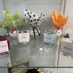 Enchanted Tarot Boutique - Elevate your spiritual Journey with our crystal candles. Natural soy wax, premium oils, genuine crystals.