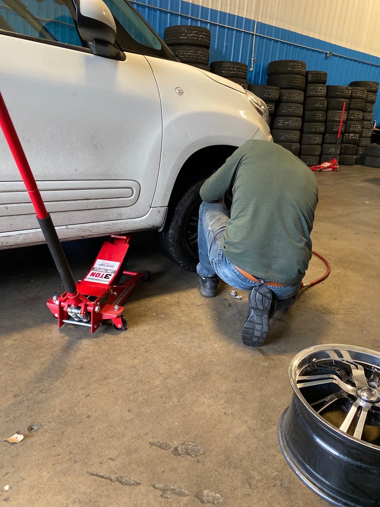 LLANTERA DEL SUR TIRE SHOP 4770 Nevso Dr, Las Vegas, Nevada Tires
