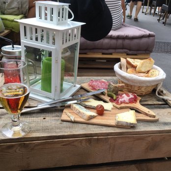 Bistrot la Varenne - Happy hour! - Wine Bars Near Me - Lyon, 69 Bistrot la Varenne - Happy hour! - Wine Bars Near Me - Lyon, 69