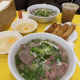 Pho Combination Phở / Phở Tai Gầu Pho Combination Phở / Phở Tai Gầu