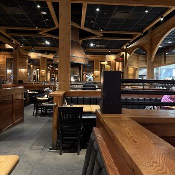 Copper River Grill - Main dining area with fireplace. - Steakhouses Near Me - Nicholasville, Kentucky