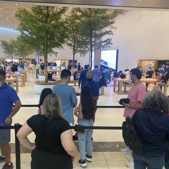 Apple Dadeland - Apple store - Computers Near Me - Miami, Florida