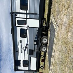 Bishop RV Rentals - Rv we rented. Perfect for 6 people . 4 kids and 2 adults