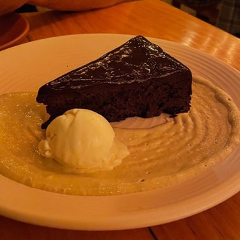 Huset - Chocolate cake - Seafood Near Me - Cuidad de México, DIF Huset - Chocolate cake - Seafood Near Me - Cuidad de México, DIF