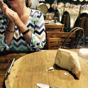 Big Head Wines - Grant up and Donna cheese and crackers are gratis along with the wine tasting - Wineries Near Me - Niagara-on-the-Lake, Ontario Big Head Wines - Grant up and Donna cheese and crackers are gratis along with the wine tasting - Wineries Near Me - Niagara-on-the-Lake, Ontario