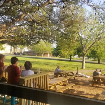 The Loose Screw - Rootbeer Floats, Corn Hole, Beer Garden, Kid Friendly, Family Time, - Beer Gardens Near Me - Taylor, Texas