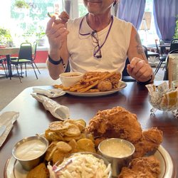 Tannys Grill N Chill - Fried chicken & fried pickles!