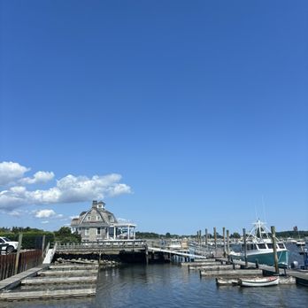Lobster Landing - Ambiance - Seafood Markets Near Me - Clinton, Connecticut Lobster Landing - Ambiance - Seafood Markets Near Me - Clinton, Connecticut