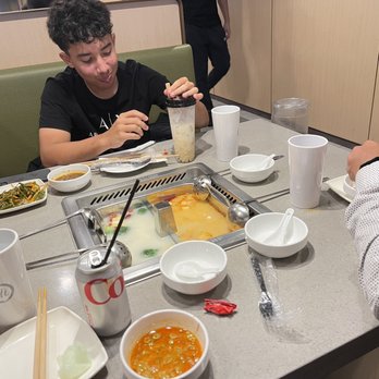 Haidilao Hotpot Flushing - Hot Pot Near Me - Flushing, New York