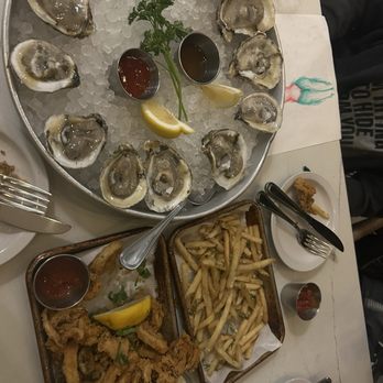 Station 16 - Oysters were ok. And the calamari was greasy. And the fries were not good. - Cocktail Bars Near Me - Elk Grove, California