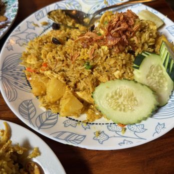 Sisi Kay Thai Eatery & Bar - pineapple fried rice - Thai Near Me - Seattle, Washington Sisi Kay Thai Eatery & Bar - pineapple fried rice - Thai Near Me - Seattle, Washington
