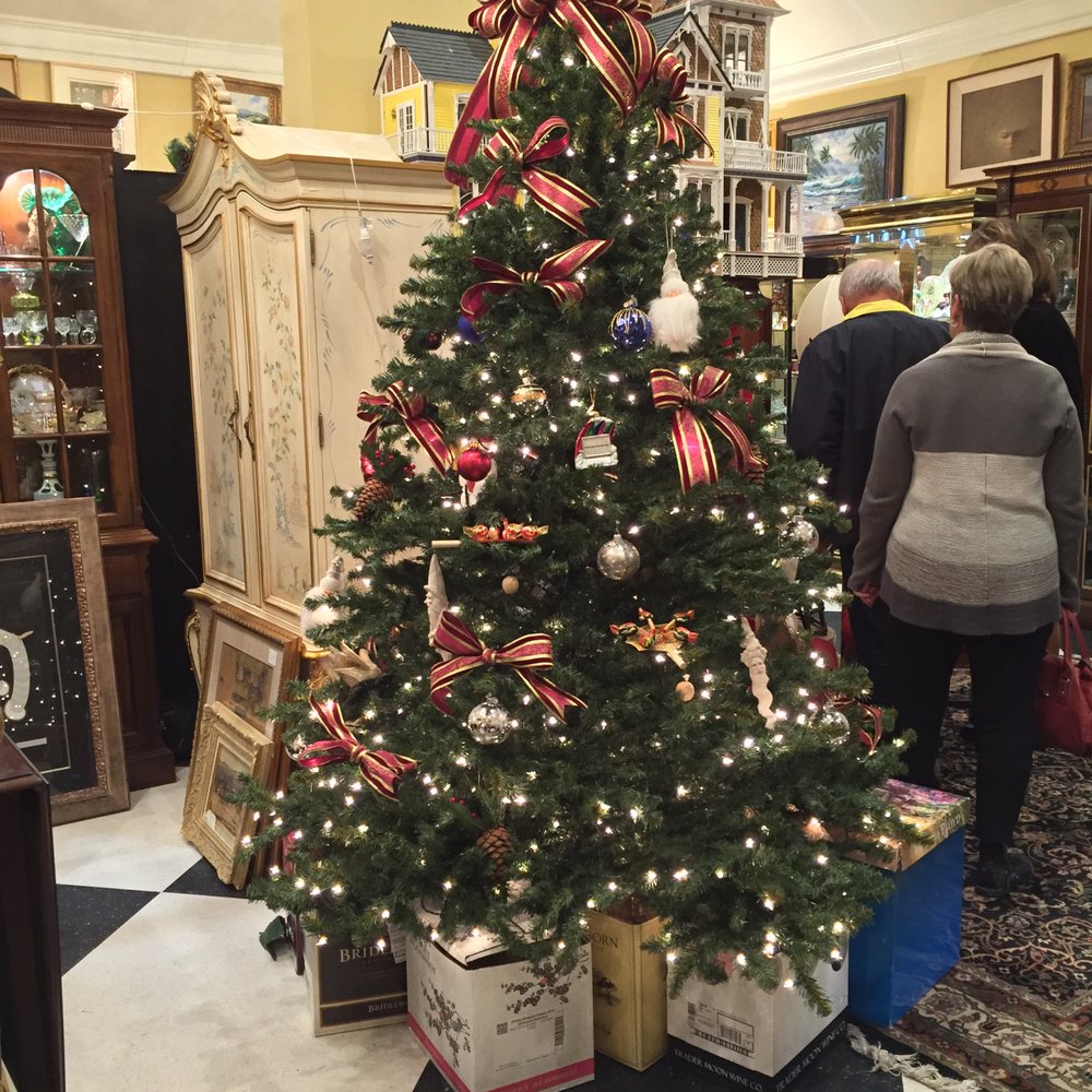 Winston's Estate Gallery - Antiques Near Me - Tustin, California