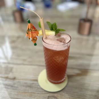 Hau Tree - Singapore Sling - Seafood Near Me - Honolulu, Hawaii