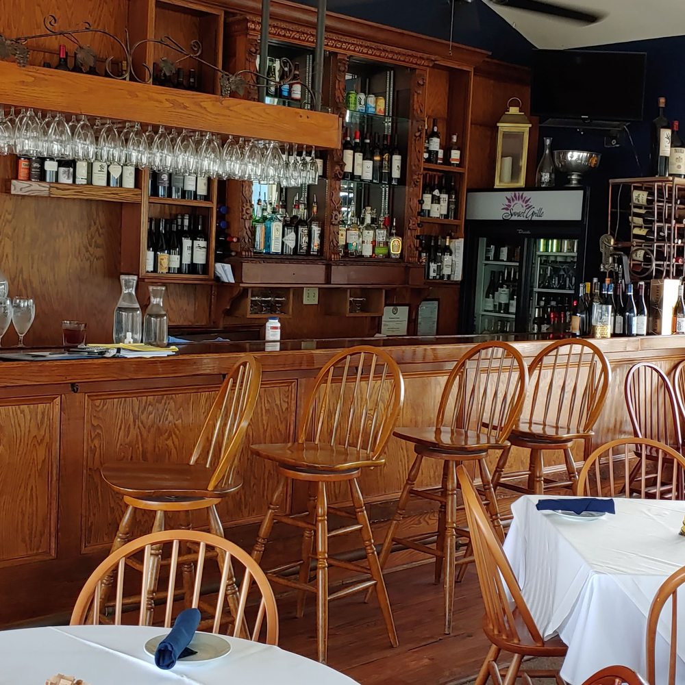 Sunset Grille - a man behind the bar - New American Near Me - Hilton Head Island, South Carolina Sunset Grille - a man behind the bar - New American Near Me - Hilton Head Island, South Carolina