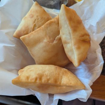 El Pinto - Delicious sopaipillas - New Mexican Cuisine Near Me - Albuquerque, New Mexico El Pinto - Delicious sopaipillas - New Mexican Cuisine Near Me - Albuquerque, New Mexico