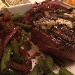 Route 66 Roadhouse - Ich hatte ein perfekt gebratenes Steak als "Gentleman Cut". Dazu grüne Bohnen mit Speck und Pommes. Großartig.