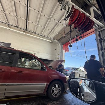 Jiffy Lube Oil Change - Inside of the shop - Auto Repair Near Me - Gardena, California
