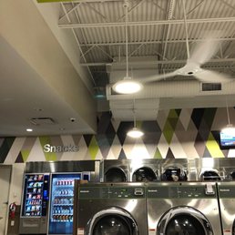 Vending machines, washer / dryers, and beautiful AC! Vending machines, washer / dryers, and beautiful AC!