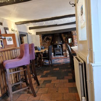 The Boot - Well kept historical traditional English Pub - Pubs Near Me - Rickmansworth, HRT