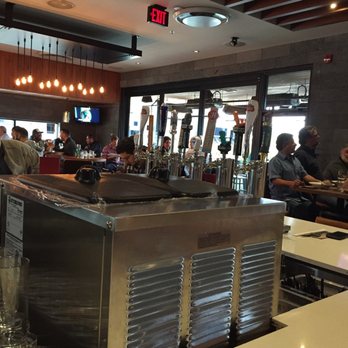Earls Kitchen + Bar - Canadian (New) Near Me - Woodbridge, Ontario