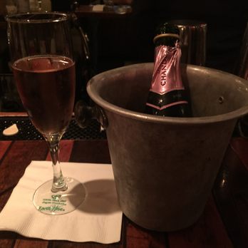 The Beehive - Bubbly Rose - American Near Me - Boston, Massachusetts The Beehive - Bubbly Rose - American Near Me - Boston, Massachusetts