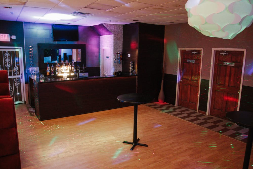 THE LOUNGE PHILLY Updated September 2024 12 Photos 1625 Cecil B