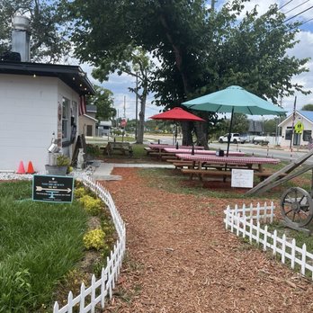 Briskets BBQ Shack & Grill - Barbeque Near Me - Oviedo, Florida